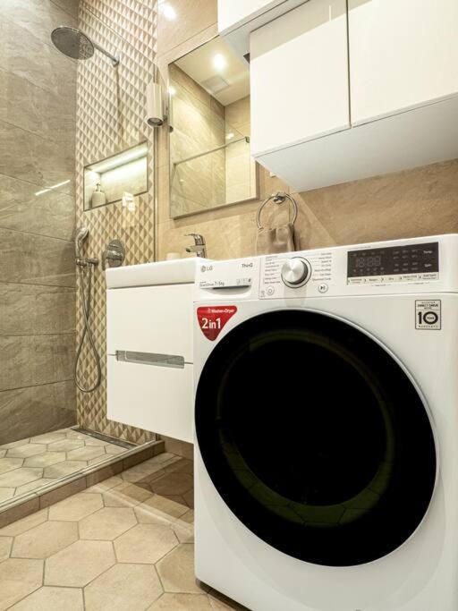 Westend Apartment Budapest Bagian luar foto