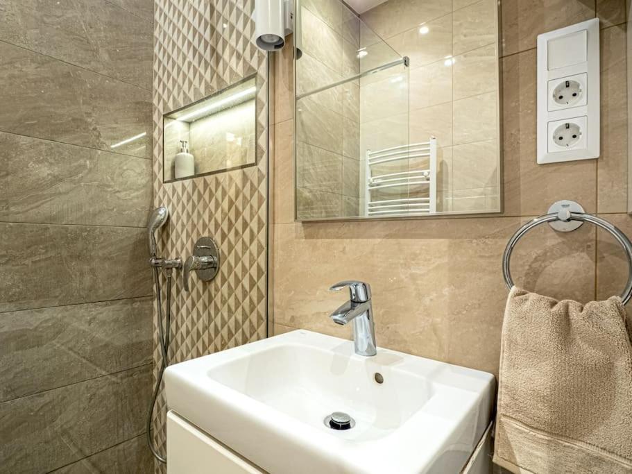 Westend Apartment Budapest Bagian luar foto