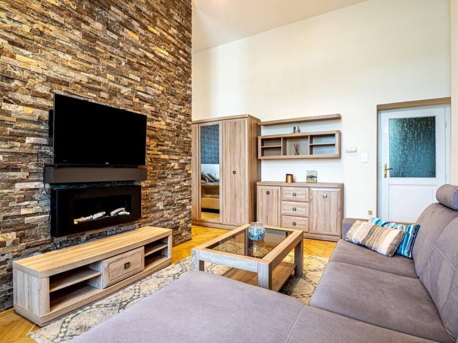 Westend Apartment Budapest Bagian luar foto